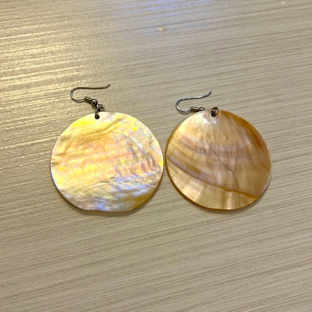 Costume jewelry, mother of pearl earrings